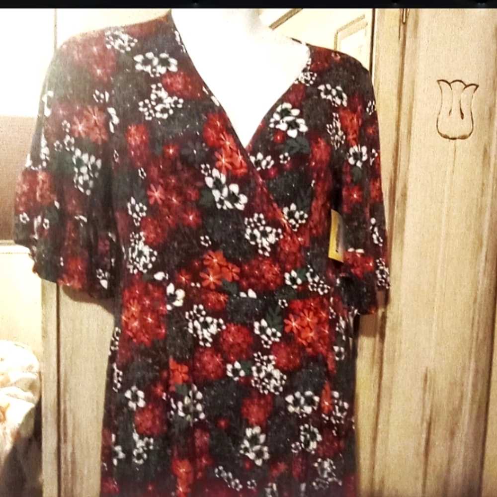 Maroon Floral Entro Wrap Dress-Large NWT